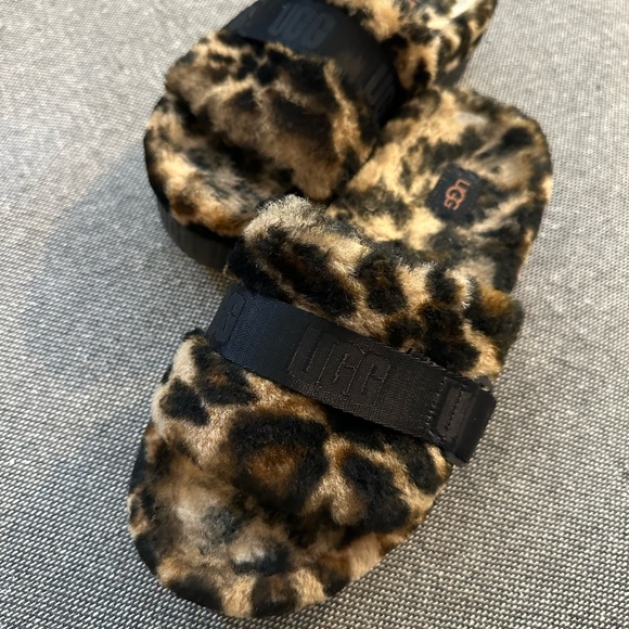 Ugg Women's Fluffita Panther size 9 - Picture 3 of 5